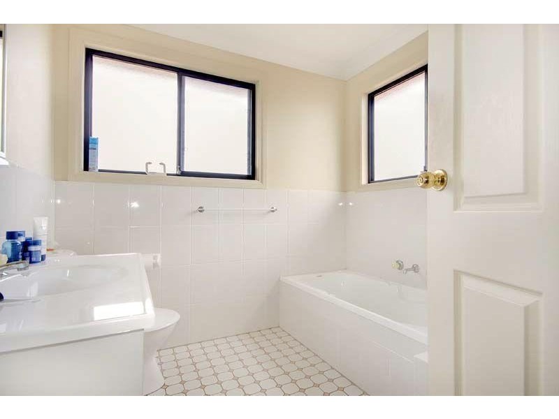 1/8 Wallis Close, Flinders NSW 2529