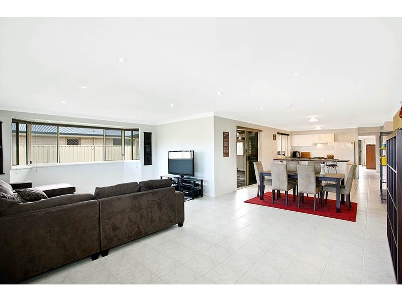 4 Stubbs Road, Albion Park NSW 2527