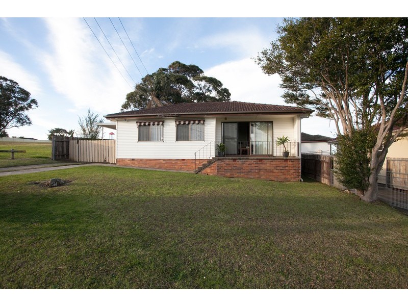 4 Elouera Street, Lake Illawarra NSW 2528