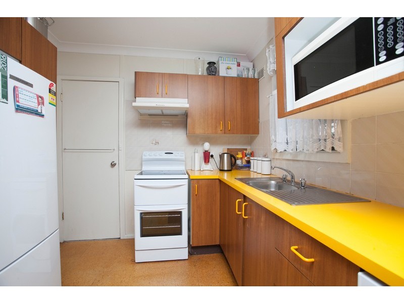 4 Elouera Street, Lake Illawarra NSW 2528