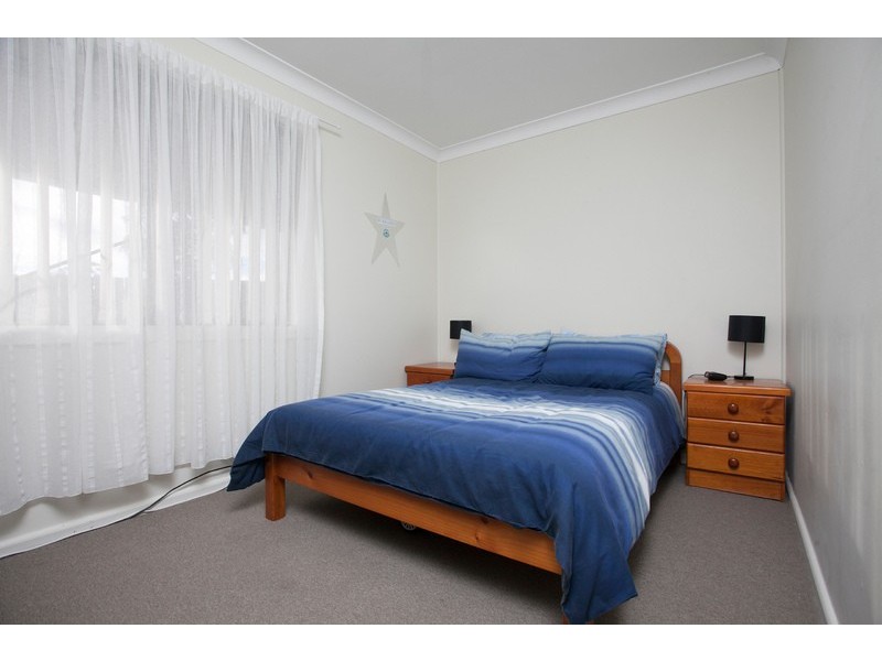 4 Elouera Street, Lake Illawarra NSW 2528