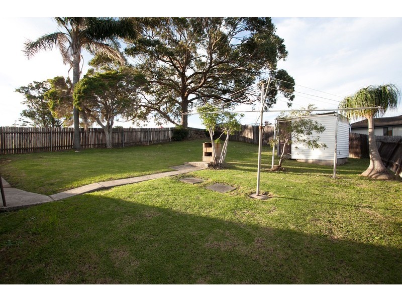 4 Elouera Street, Lake Illawarra NSW 2528