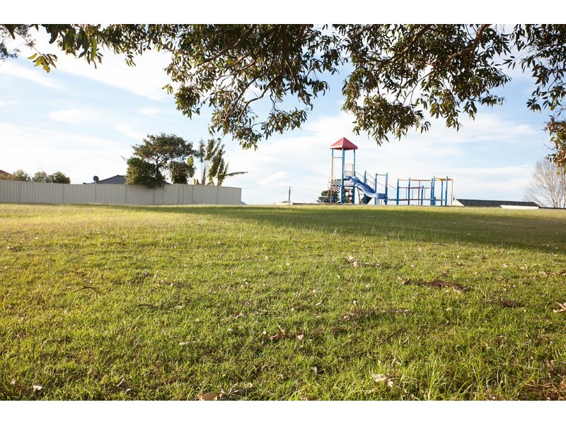 4 Elouera Street, Lake Illawarra NSW 2528