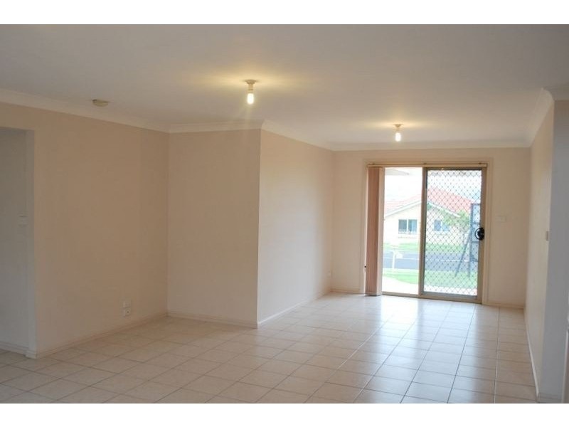 1 Eucumbene Avenue, Flinders NSW 2529