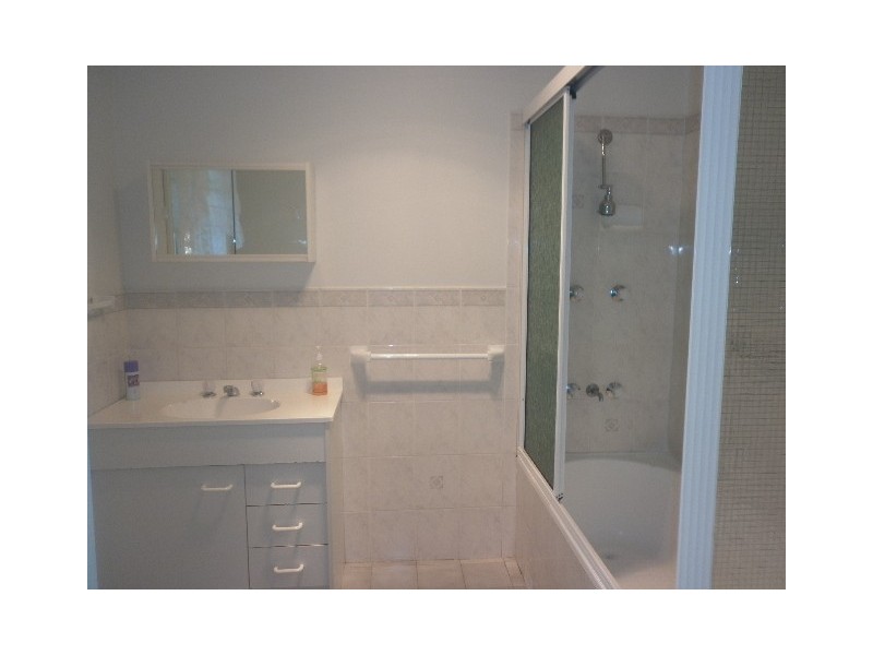 2/66 Jarrah Way, Albion Park Rail NSW 2527
