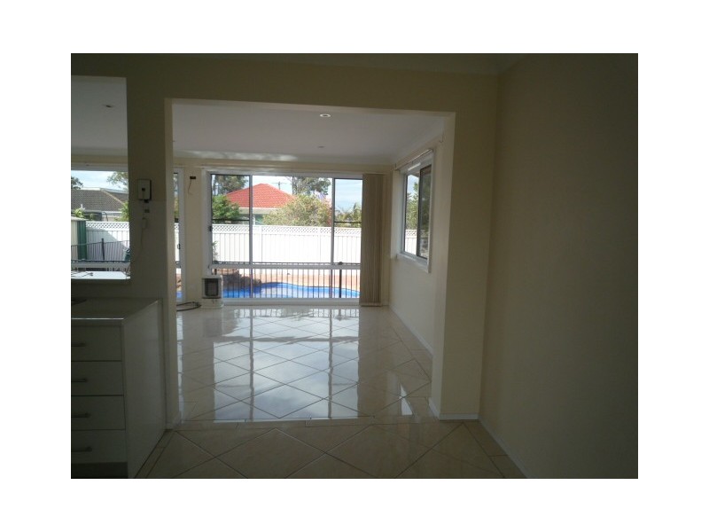 35 Poplar Avenue, Albion Park Rail NSW 2527