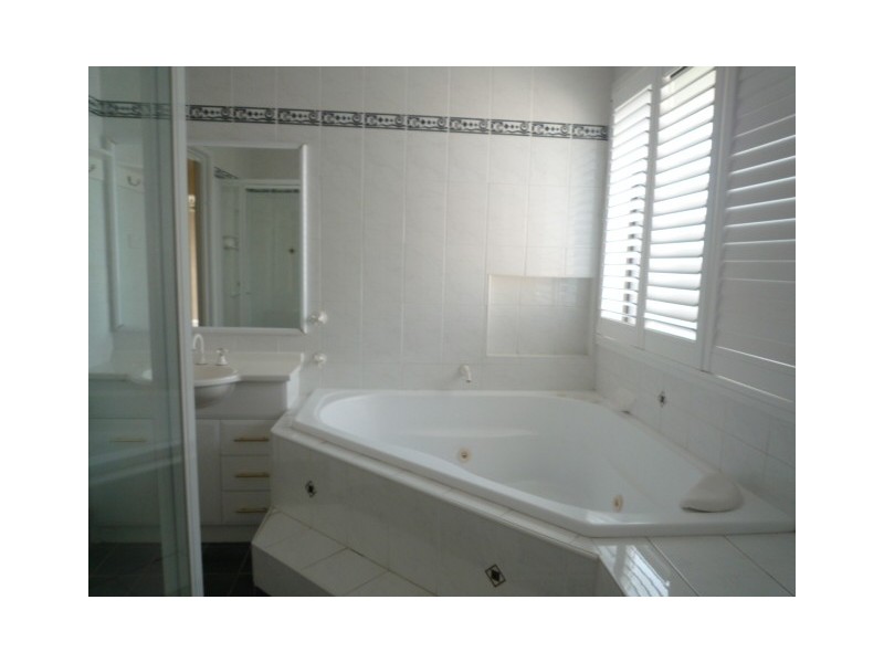 35 Poplar Avenue, Albion Park Rail NSW 2527