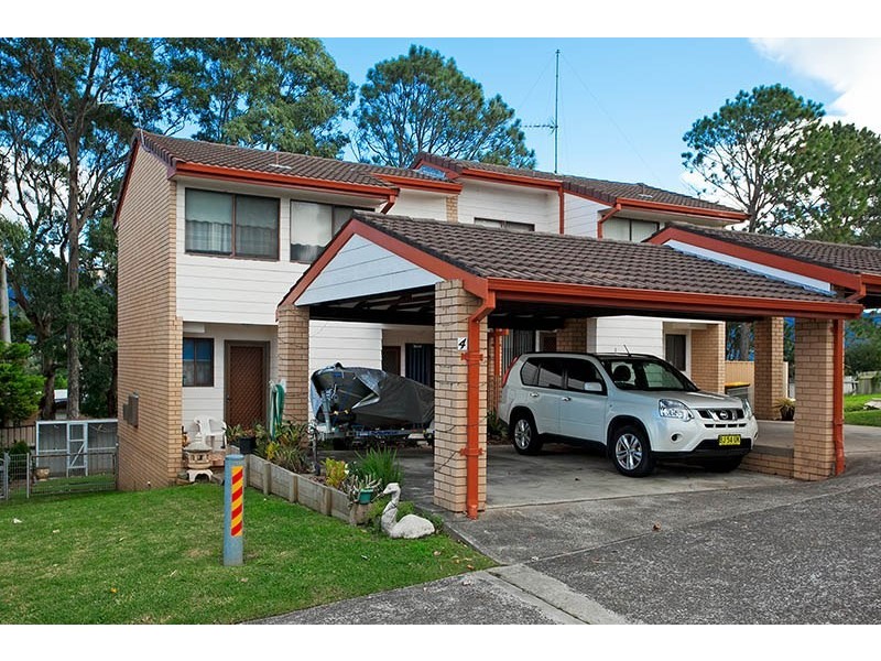 4/394 Princes Highway, Dapto NSW 2530