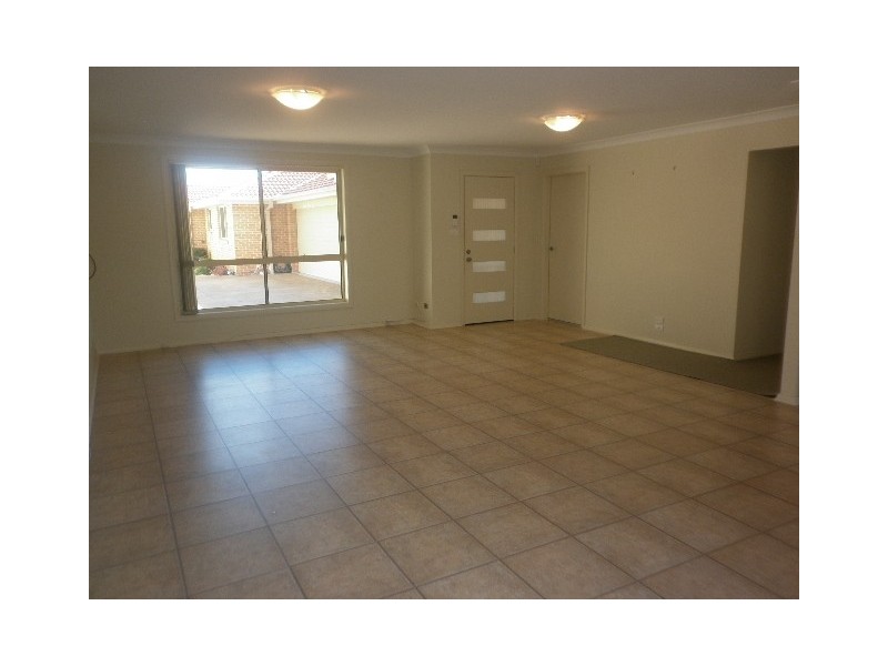 2/26 Wentworth Street, Oak Flats NSW 2529