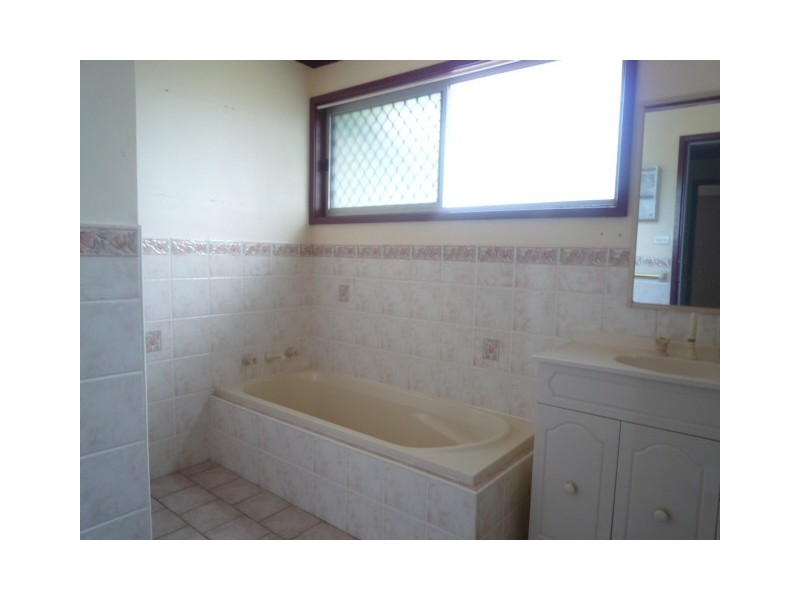 4 Boronia Avenue, Albion Park Rail NSW 2527