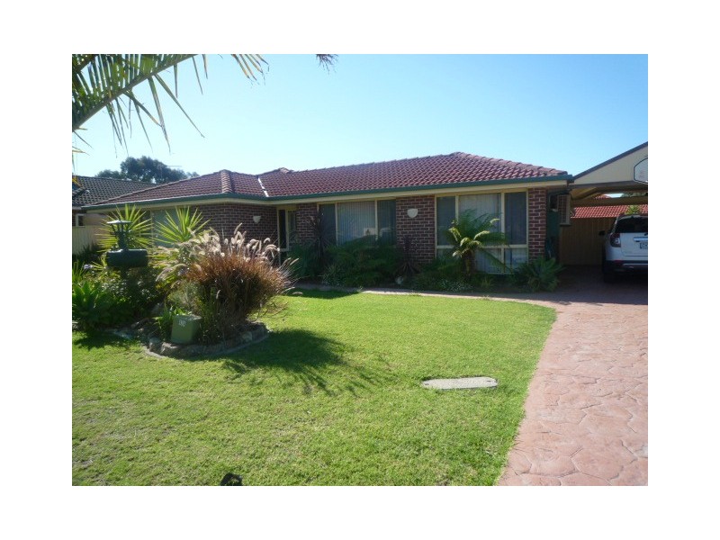 10 Derwent Place, Albion Park NSW 2527