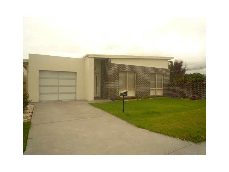 7 Maple Street, Albion Park Rail NSW 2527