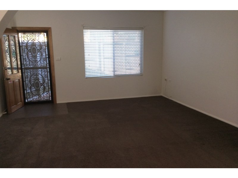 3/4 Avondale Road, Dapto NSW 2530