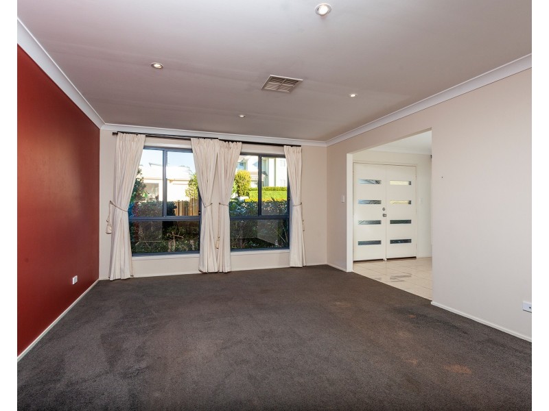 54 Ashburton Drive, Albion Park NSW 2527