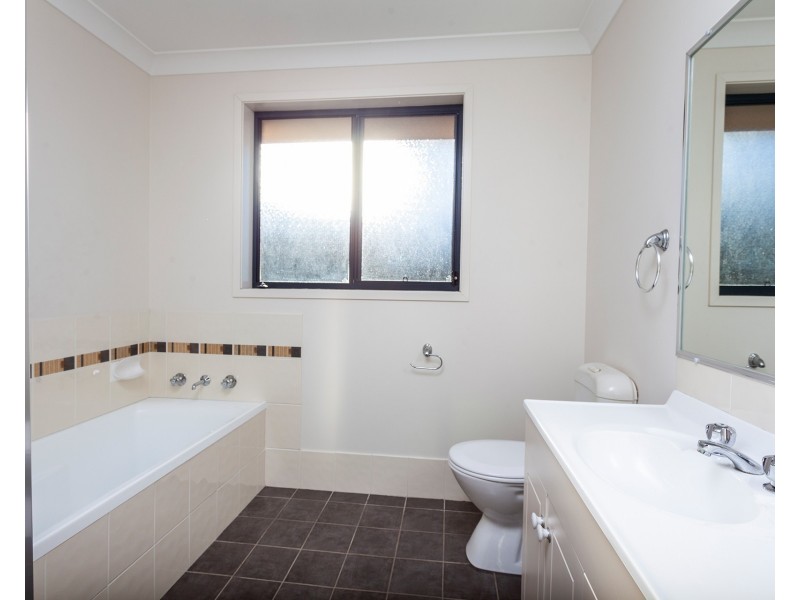 54 Ashburton Drive, Albion Park NSW 2527