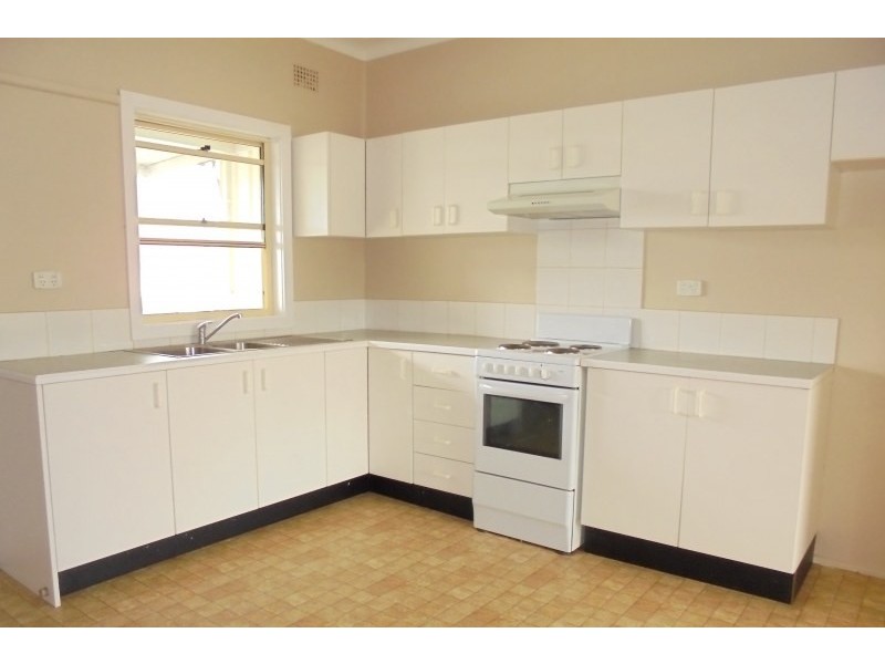 6 William Street, Warilla NSW 2528