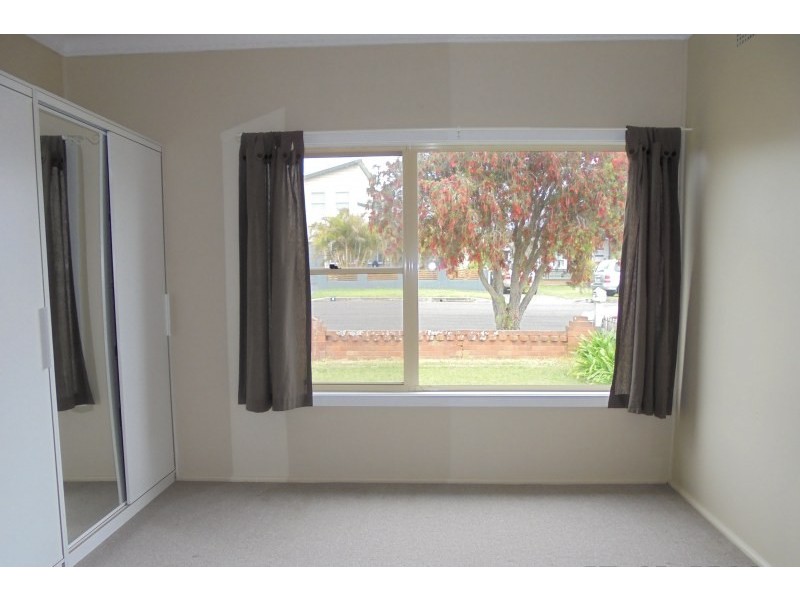 6 William Street, Warilla NSW 2528