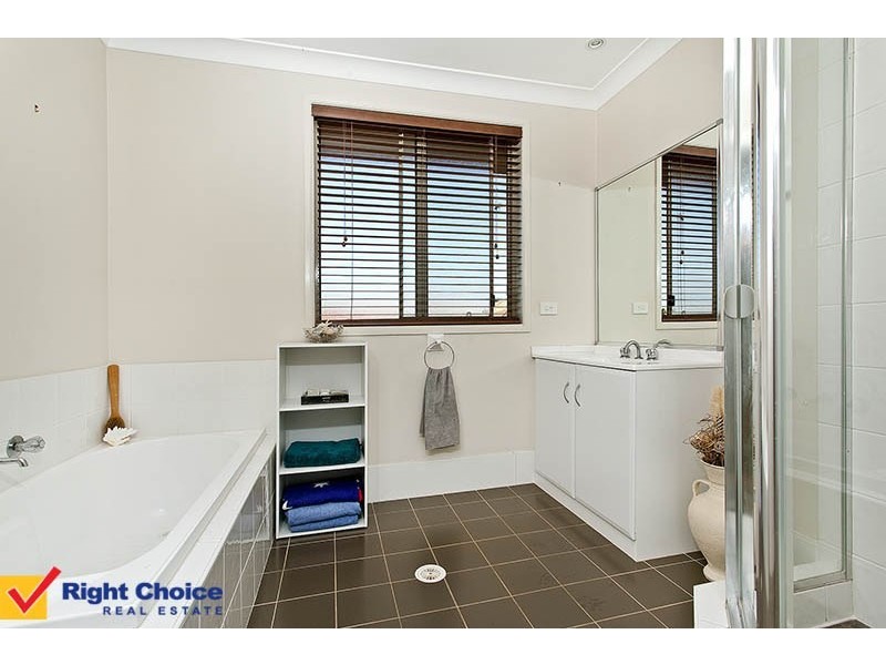 1/4 Burdekin Drive, Albion Park NSW 2527