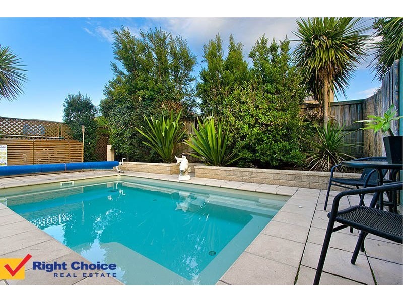 1/4 Burdekin Drive, Albion Park NSW 2527