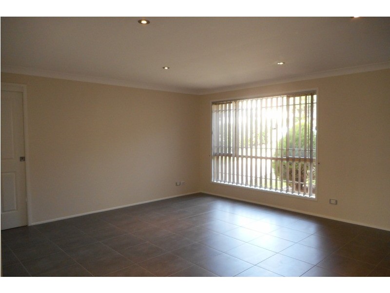 4 Avoca Place, Albion Park NSW 2527