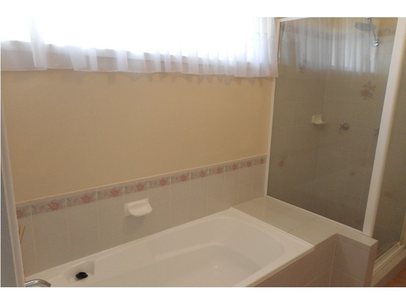 4 Avoca Place, Albion Park NSW 2527