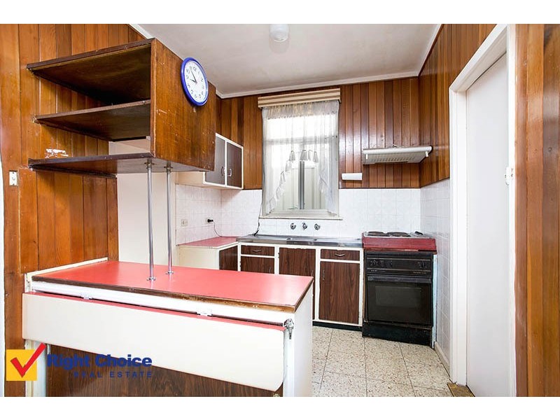 4 The Kings Way, Barrack Heights NSW 2528