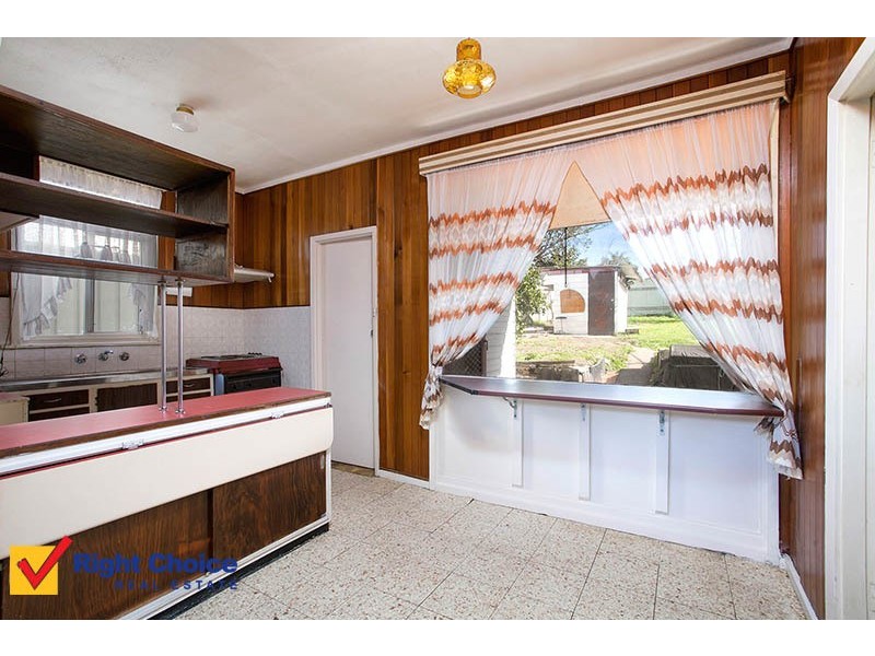 4 The Kings Way, Barrack Heights NSW 2528