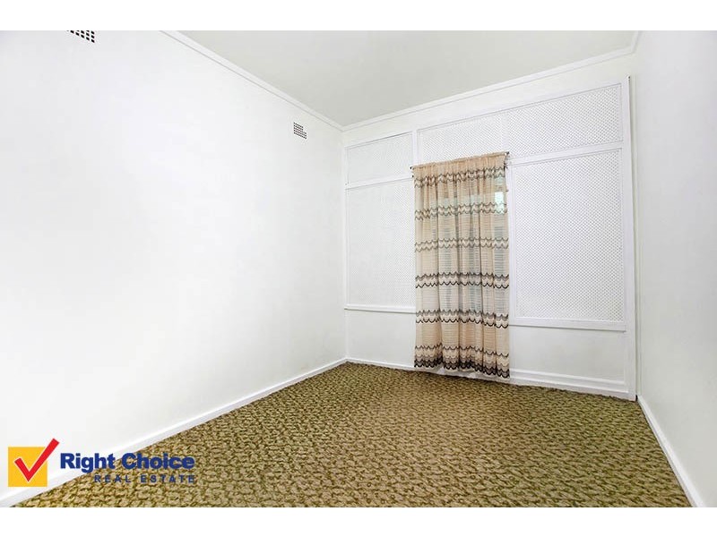 4 The Kings Way, Barrack Heights NSW 2528