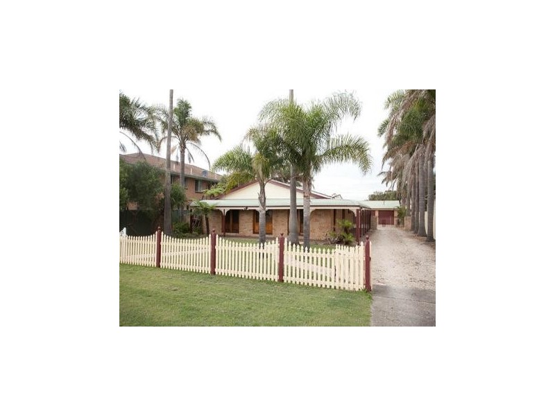 19 Pur Pur Avenue, Lake Illawarra NSW 2528