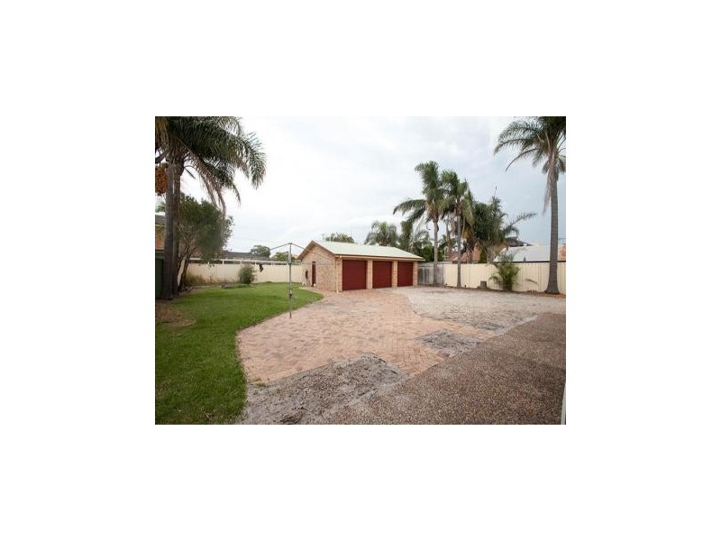 19 Pur Pur Avenue, Lake Illawarra NSW 2528