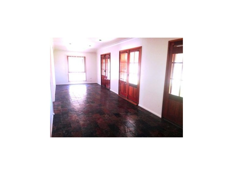 19 Pur Pur Avenue, Lake Illawarra NSW 2528