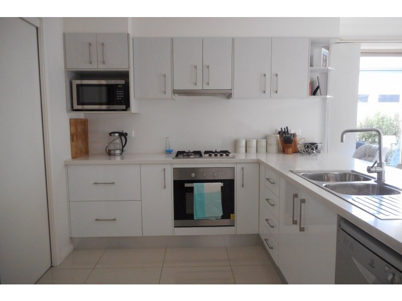 2/3 Banksia Avenue, Albion Park Rail NSW 2527