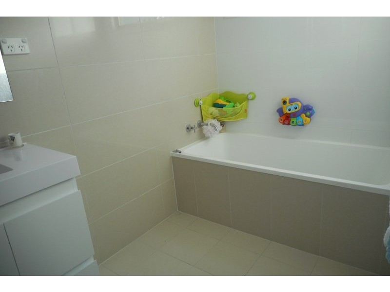 2/3 Banksia Avenue, Albion Park Rail NSW 2527