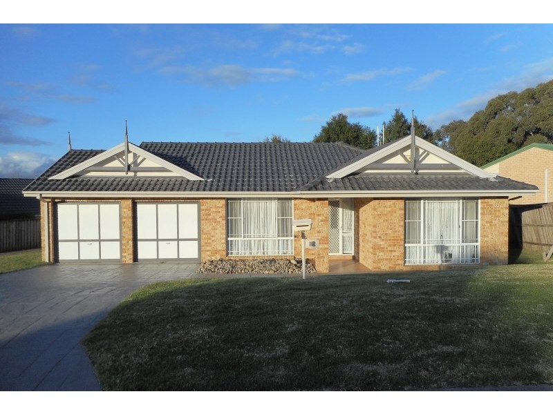 33 Daintree Drive, Albion Park NSW 2527