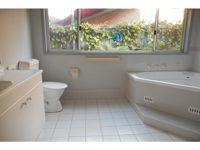 33 Daintree Drive, Albion Park NSW 2527