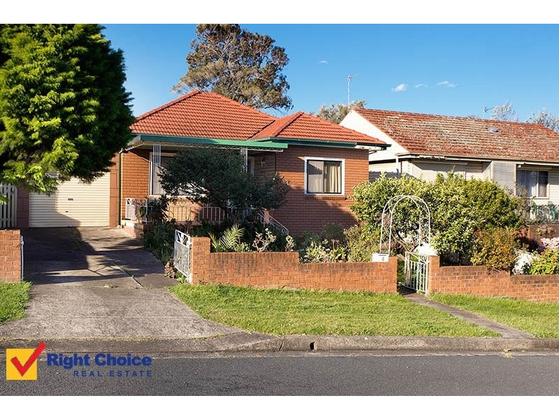4 Gordon Crescent, Lake Heights NSW 2502