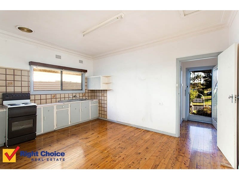 4 Gordon Crescent, Lake Heights NSW 2502