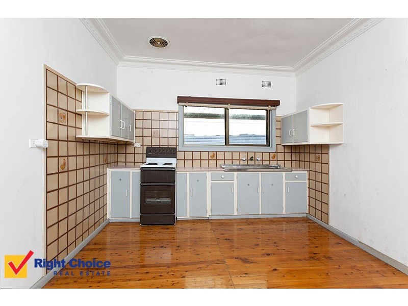 4 Gordon Crescent, Lake Heights NSW 2502