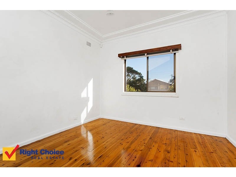 4 Gordon Crescent, Lake Heights NSW 2502