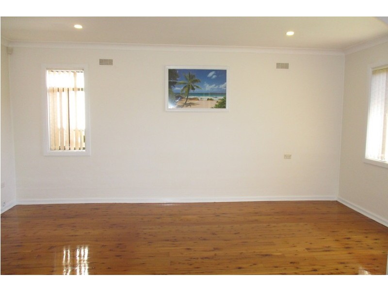 42 Thomas Street, Lake Illawarra NSW 2528