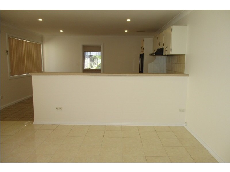 42 Thomas Street, Lake Illawarra NSW 2528