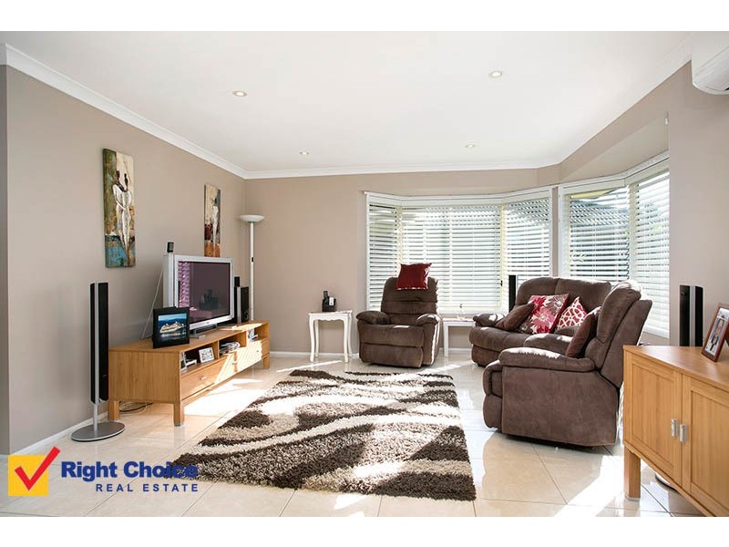 8 Athanlin Place, Haywards Bay NSW 2530