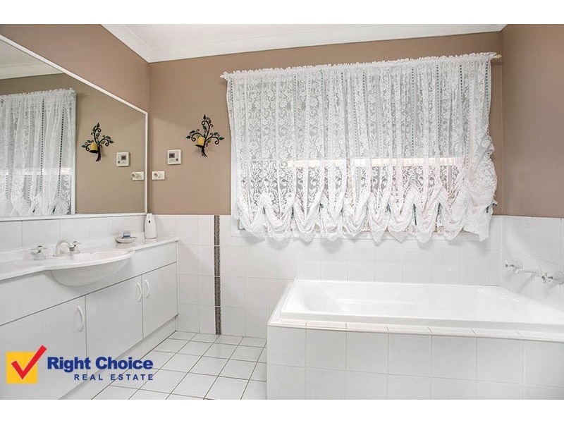 8 Athanlin Place, Haywards Bay NSW 2530