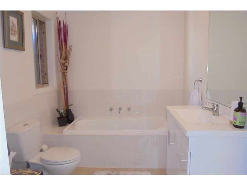 27 Churchill Circuit, Barrack Heights NSW 2528