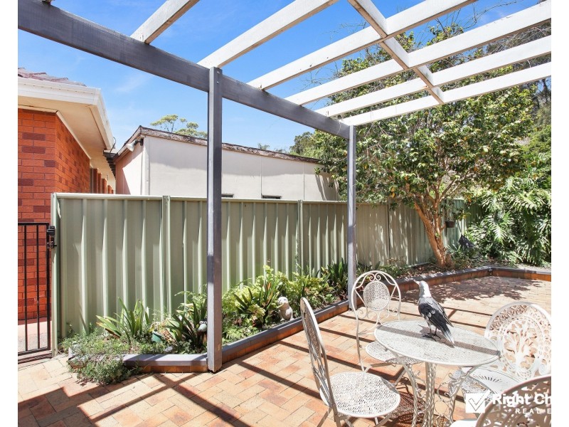 16 The Esplanade, Oak Flats NSW 2529