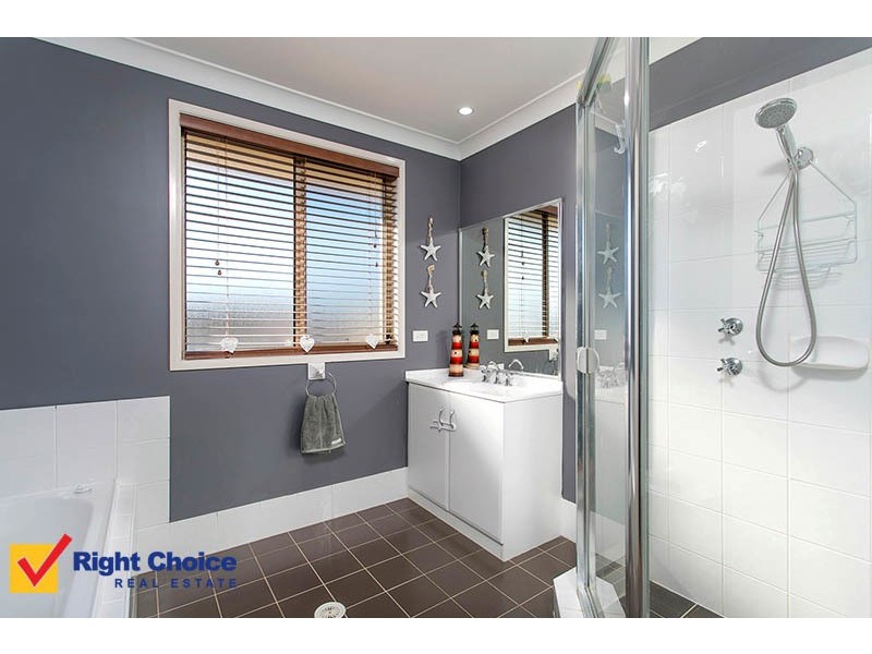 1/4 Burdekin Drive, Albion Park NSW 2527