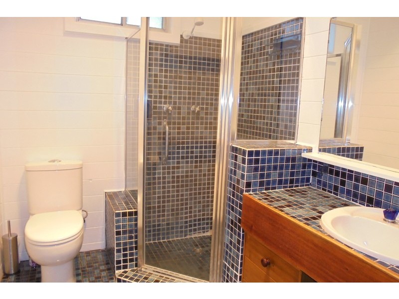 3 Lake Entrance Road, Oak Flats NSW 2529