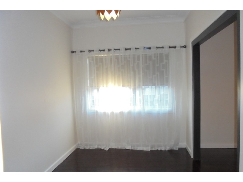 3 Lake Entrance Road, Oak Flats NSW 2529