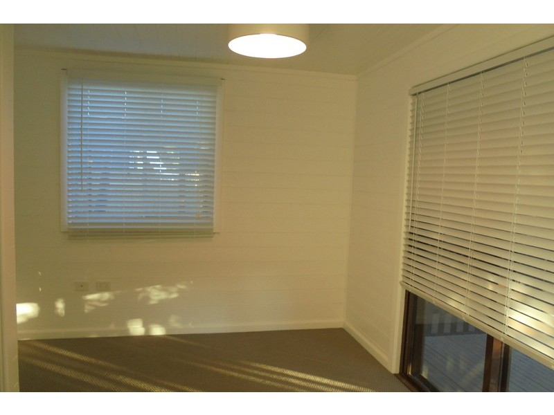 3 Lake Entrance Road, Oak Flats NSW 2529