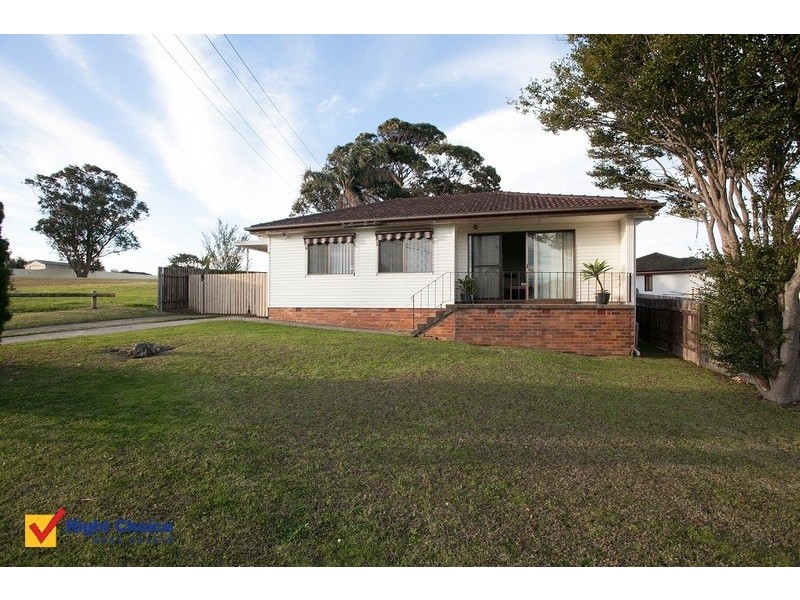 4 Elouera Street, Lake Illawarra NSW 2528